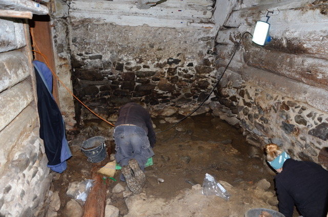 Ramingstein: Grabung im Stall. Foto: Thomas Kühtreiber (2017) Ramingstein: Grabung im Stall. Foto: Thomas Kühtreiber (2017)
