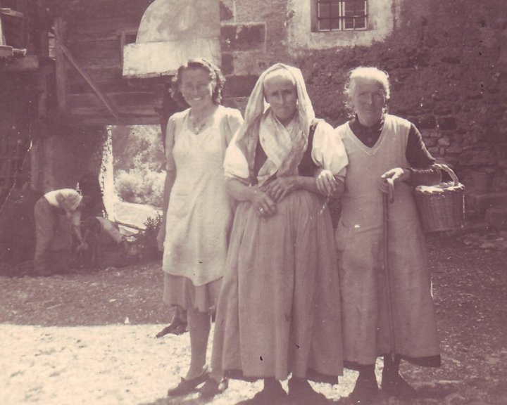 Foto: um 1948; aus dem Buch "S. Cristina 1870–1970". Hrsg. Cunsëi de furmazion S. Cristina - Bildungsausschuss St. Christina © 2009 Foto: um 1948; aus dem Buch "S. Cristina 1870–1970". Hrsg. Cunsëi de furmazion S. Cristina - Bildungsausschuss St. Christina © 2009