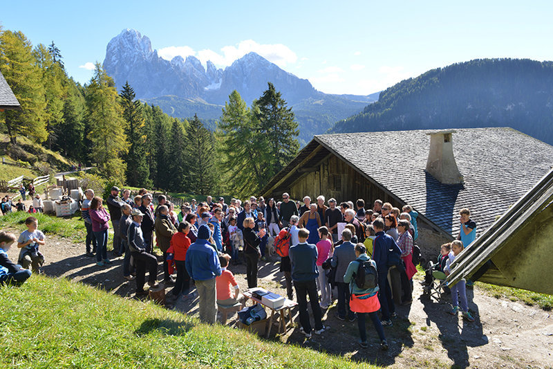 Mehr als 350 Besucher/-innen bei hauskundlichen Führungen im Peza-Hof in St. Jakob am Europäischer Tag des Denkmals 2016 „Gemeinsam Kulturgüter erhalten“ Mehr als 350 Besucher/-innen bei hauskundlichen Führungen im Peza-Hof in St. Jakob am Europäischer Tag des Denkmals 2016 „Gemeinsam Kulturgüter erhalten“